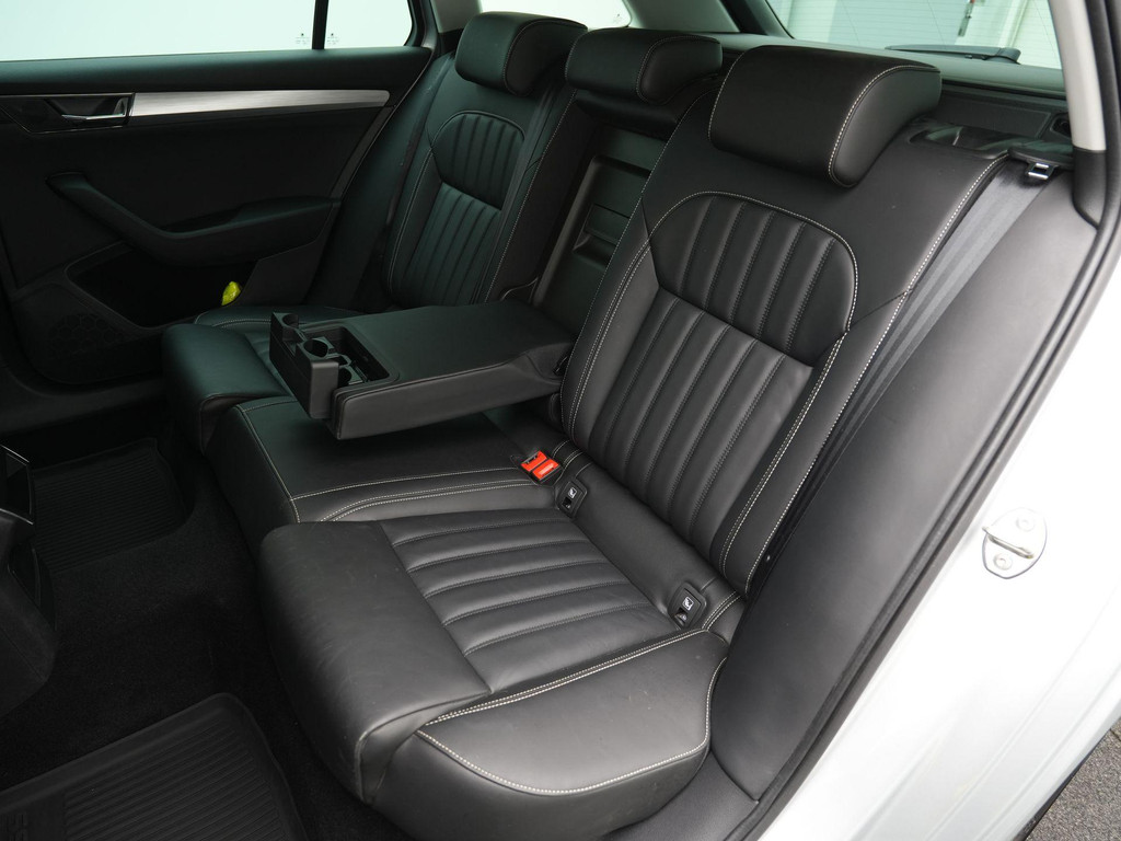 ŠKODA Superb (KRT17J) met abonnement