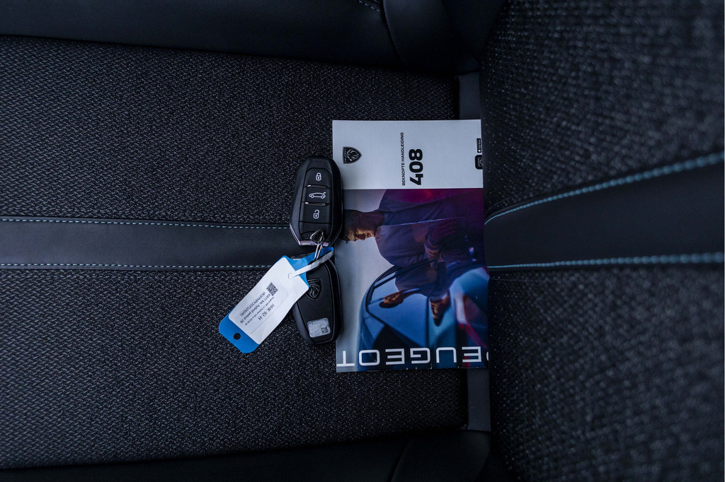 Peugeot 408 (HHK92H) met abonnement