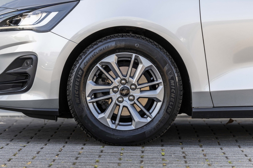 Ford FOCUS Wagon (Z582DZ) met abonnement