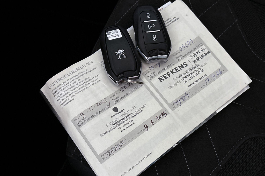 Peugeot e-2008 (R627DH) met abonnement