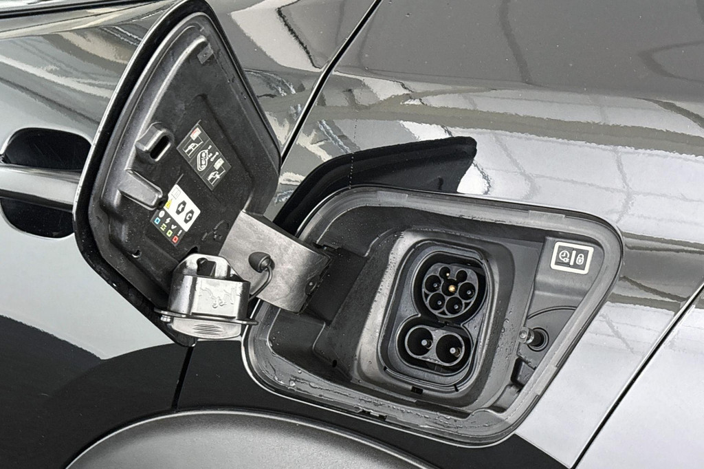 Peugeot e-2008 (R627DH) met abonnement