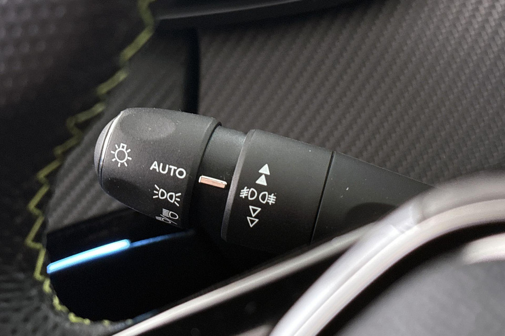 Peugeot e-2008 (R627DH) met abonnement