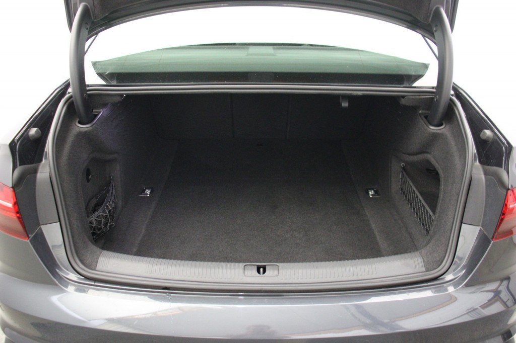 Audi A4 (R213HH) met abonnement