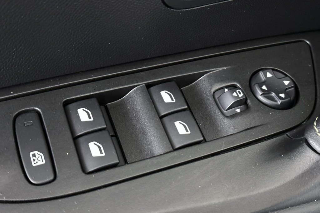 Peugeot e-2008 (KSR57P) met abonnement