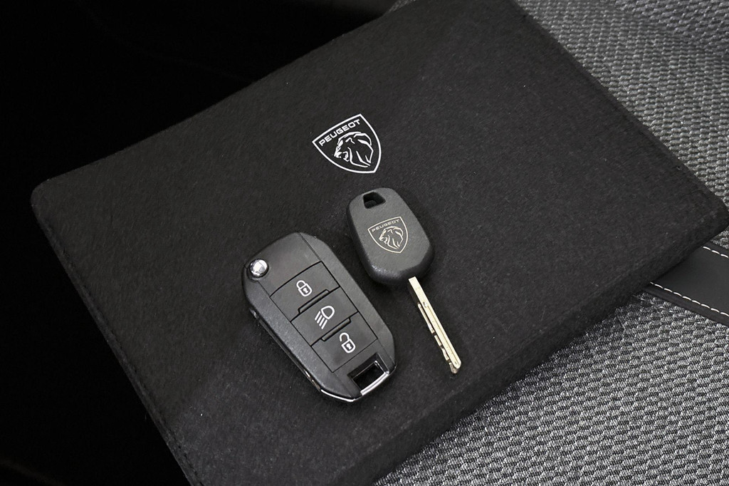 Peugeot 208 (KRP86T) met abonnement