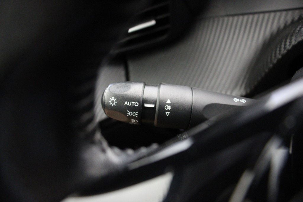 Peugeot 2008 (J492GR) met abonnement