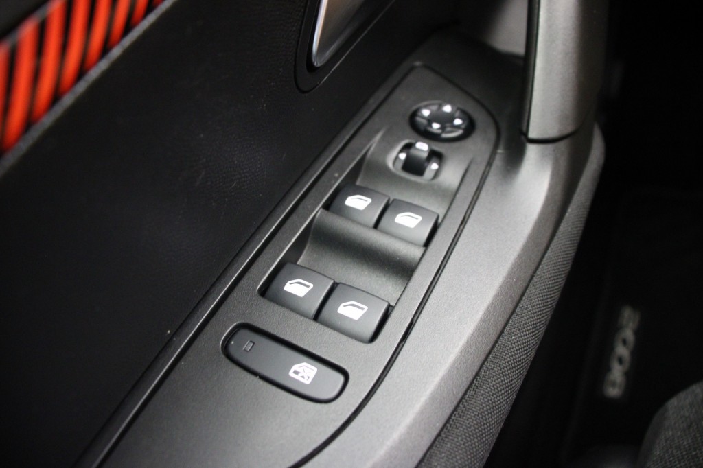 Peugeot 2008 (J492GR) met abonnement