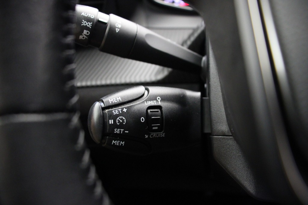 Peugeot 2008 (J492GR) met abonnement