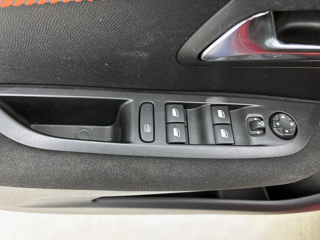 Peugeot 208 (KRV06S) met abonnement