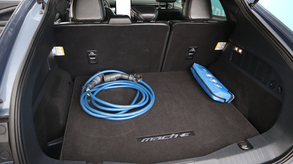 Ford Mustang Mach-E (L674LR) met abonnement