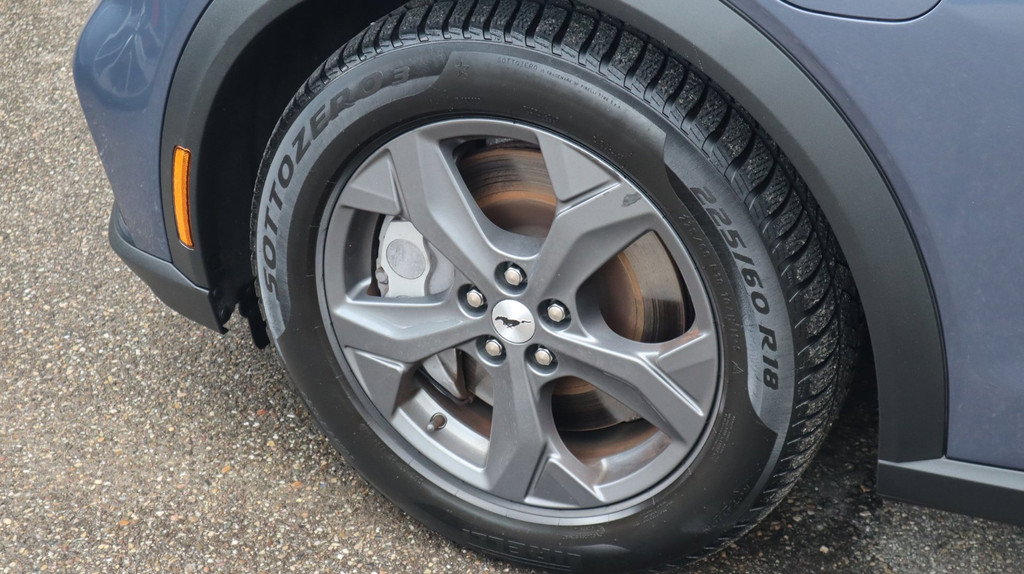Ford Mustang Mach-E (L674LR) met abonnement