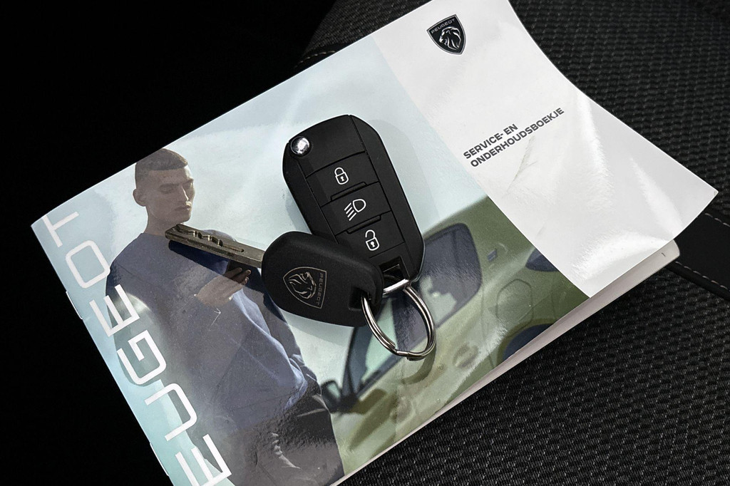 Peugeot 208 (HNT82F) met abonnement