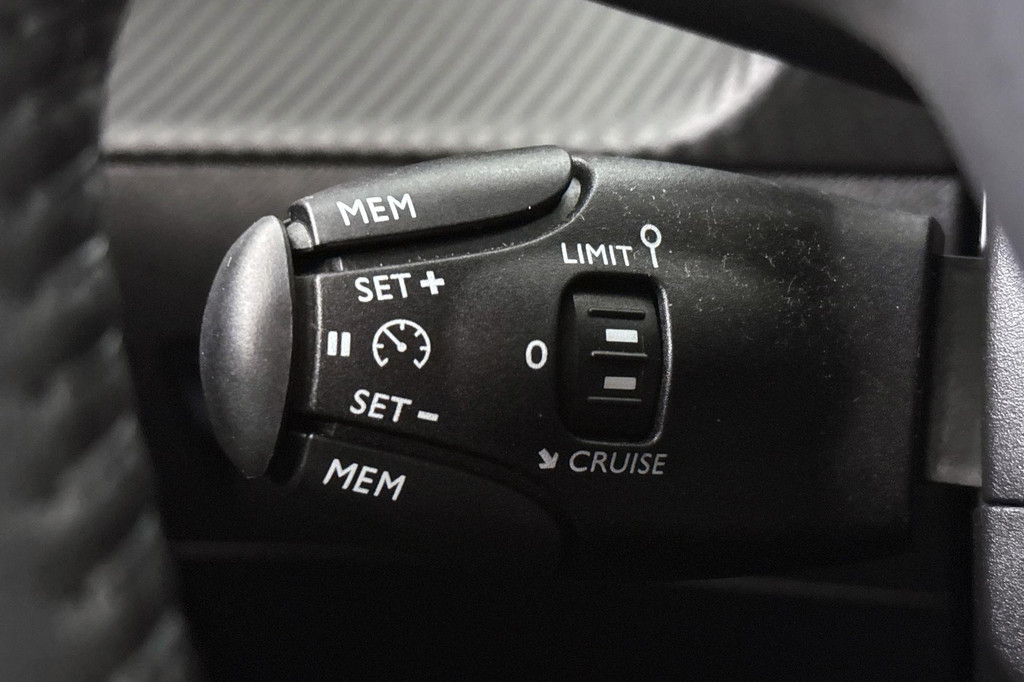 Peugeot 208 (HNT82F) met abonnement