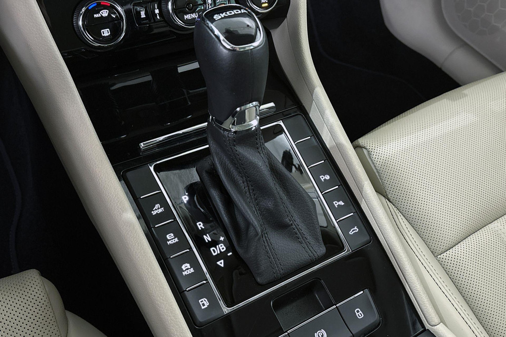 ŠKODA Superb (KTT68J) met abonnement