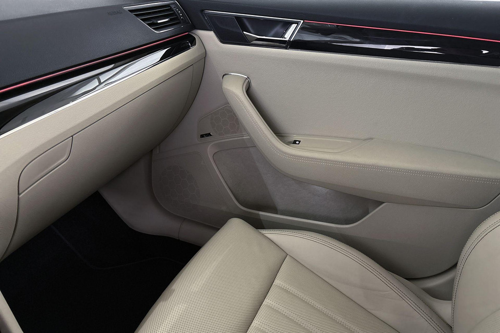 ŠKODA Superb (KTT68J) met abonnement