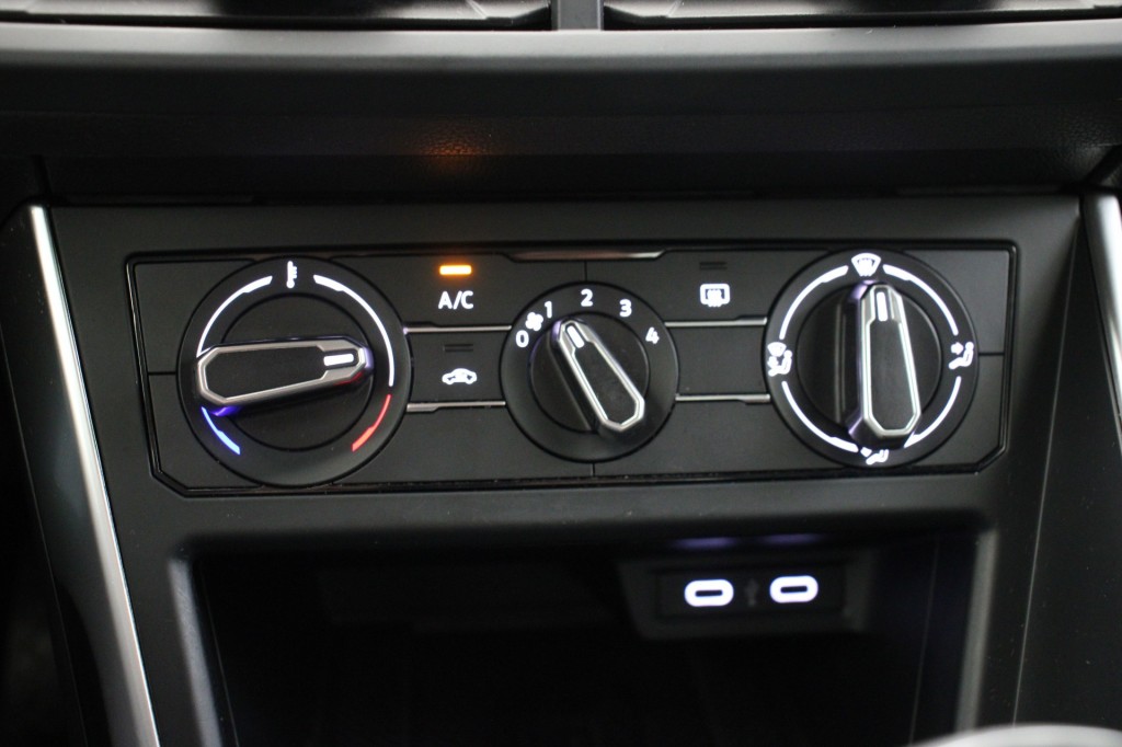 Volkswagen Taigo (R854BK) met abonnement