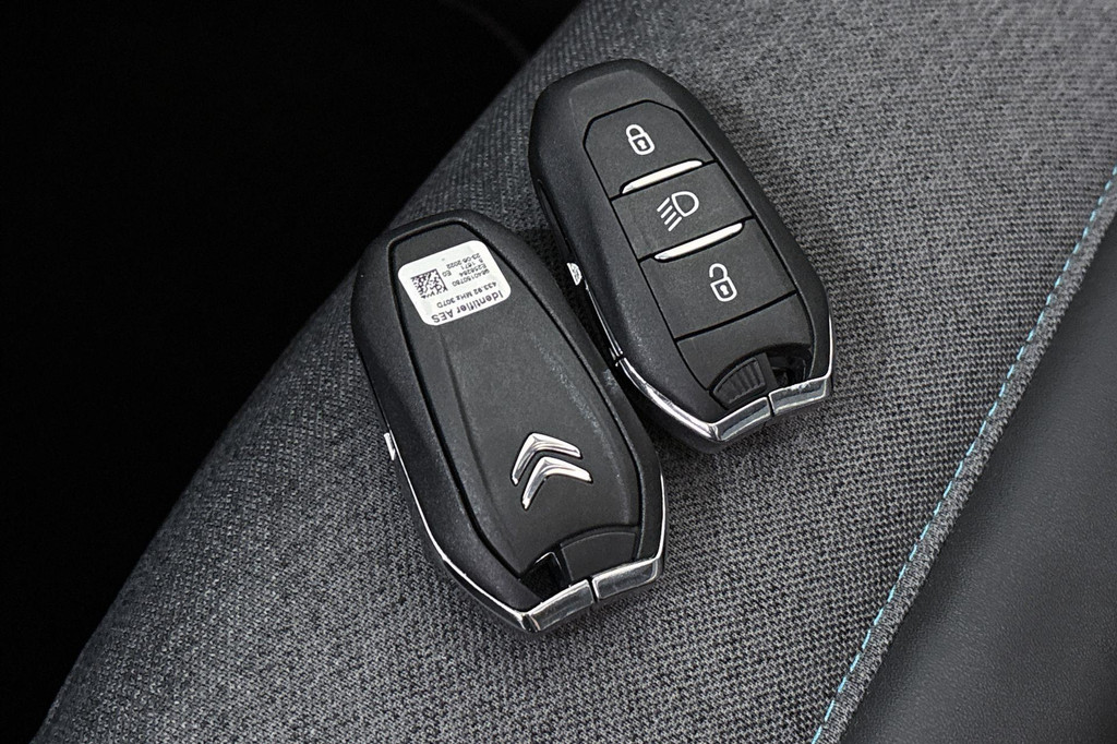Citroën Ë-C4 (R735DJ) met abonnement