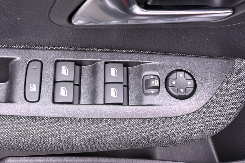 Peugeot e-208 (KRD34N) met abonnement