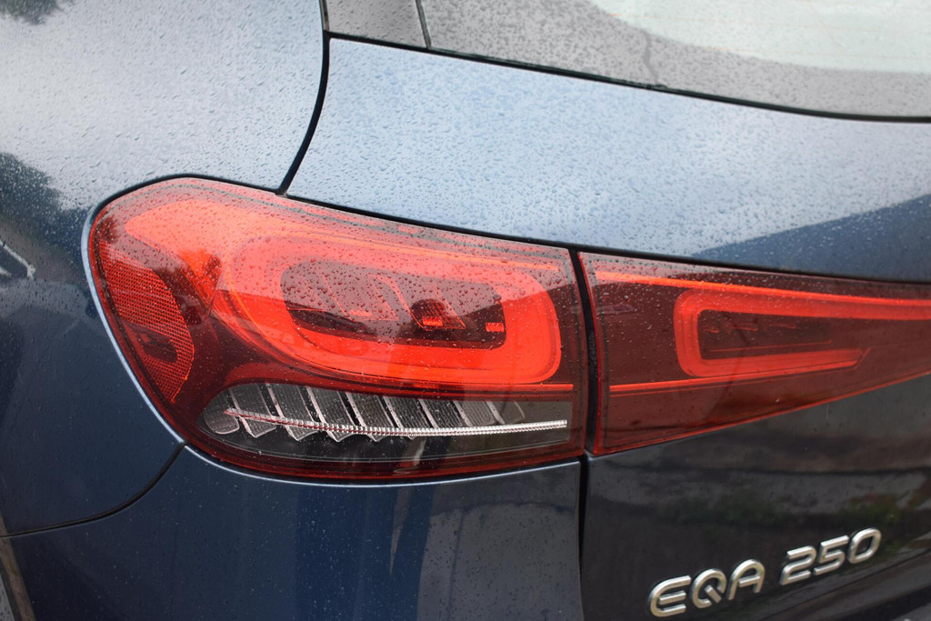 Mercedes-Benz EQA (T146BF) met abonnement