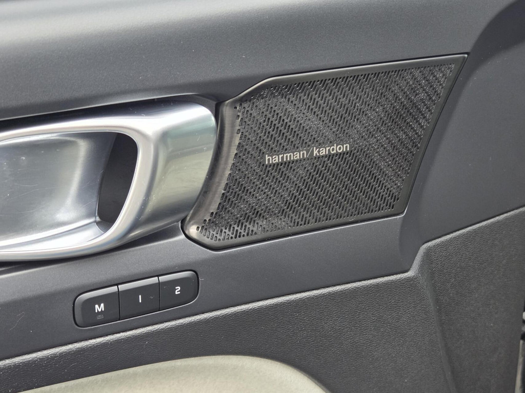 Volvo XC40 (R969ND) met abonnement