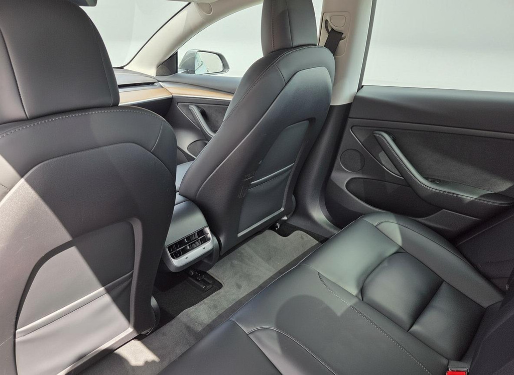 Tesla Model 3 (S434NZ) met abonnement