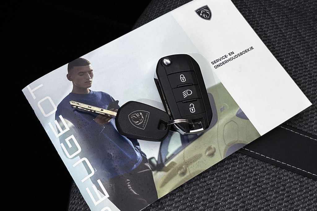 Peugeot 208 (HRV78P) met abonnement