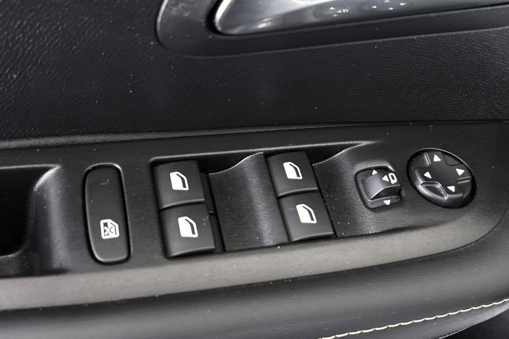 Peugeot 208 (HRV78P) met abonnement