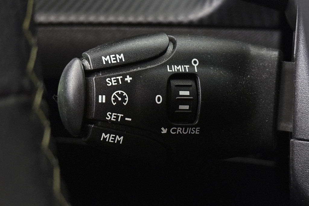 Peugeot 208 (P990NR) met abonnement