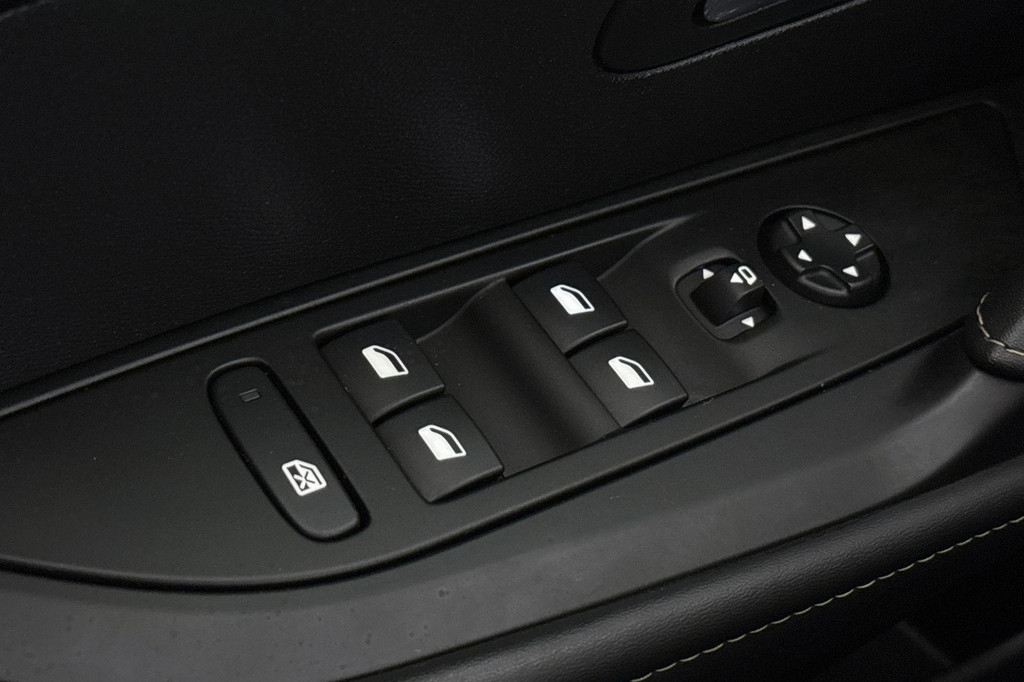 Peugeot 208 (P990NR) met abonnement