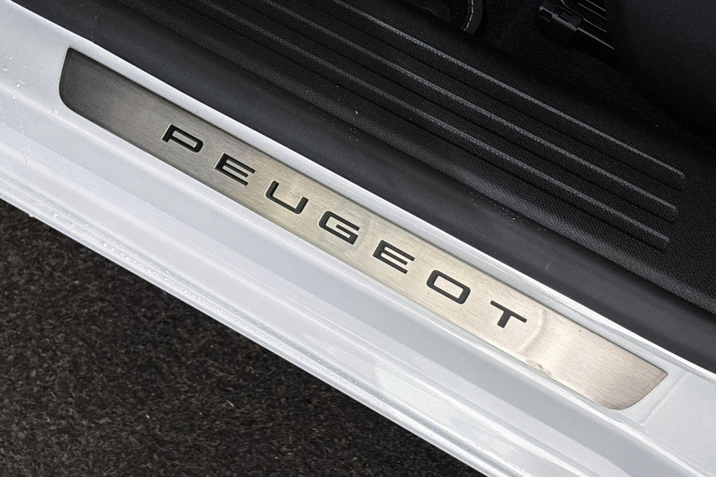 Peugeot 2008 (JVZ02R) met abonnement