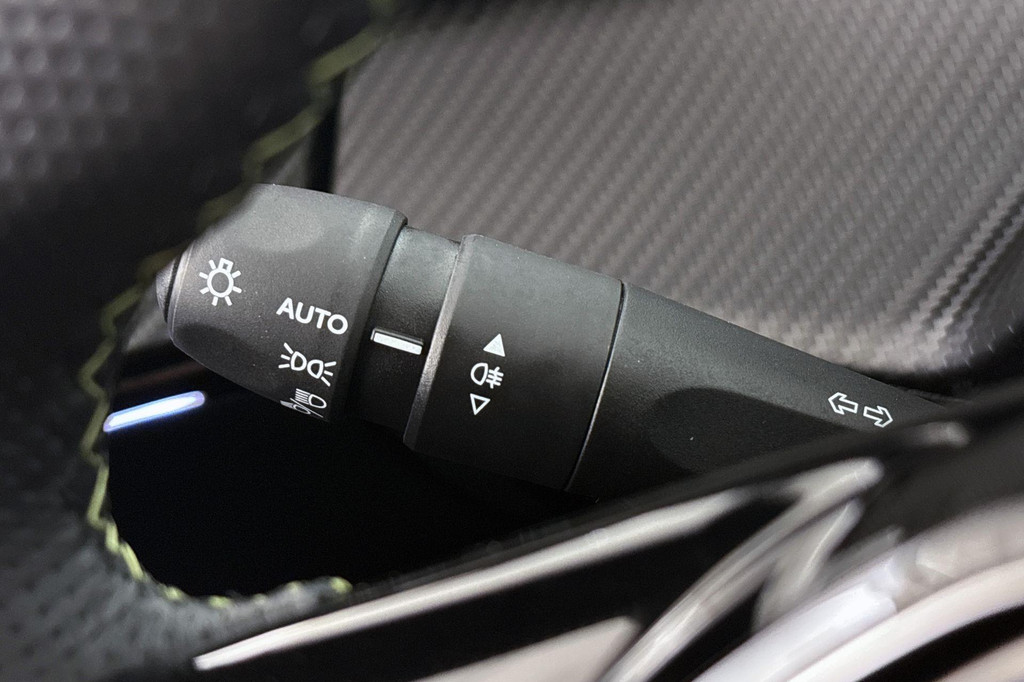 Peugeot 2008 (JVZ02R) met abonnement