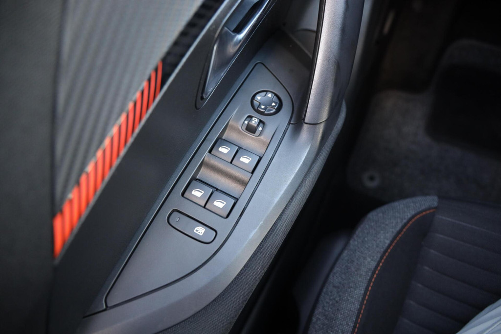 Peugeot e-2008 (K423TZ) met abonnement