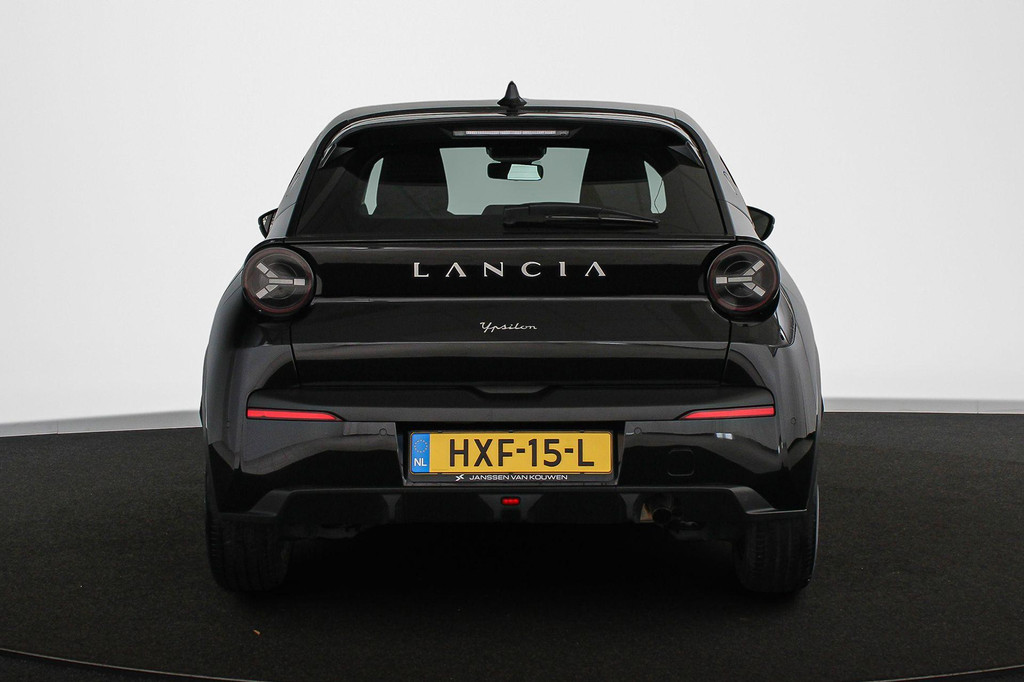 Lancia Ypsilon (HXF15L) met abonnement