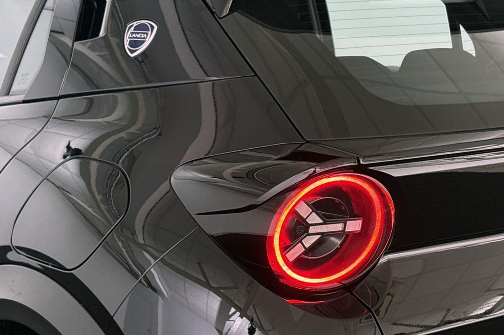 Lancia Ypsilon (HXF15L) met abonnement
