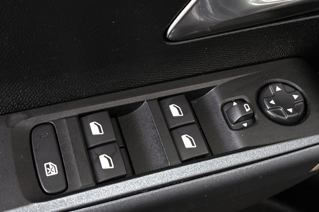 Lancia Ypsilon (HXF15L) met abonnement