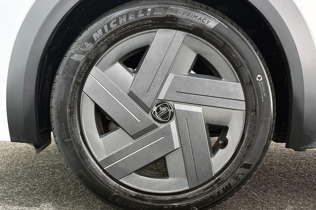 Lancia Ypsilon (HXF18L) met abonnement