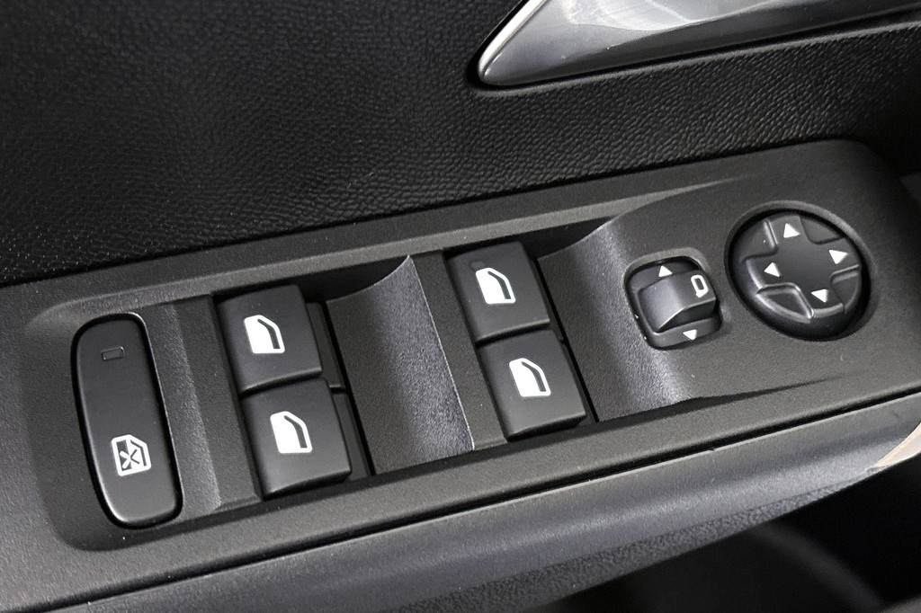 Lancia Ypsilon (HXF18L) met abonnement