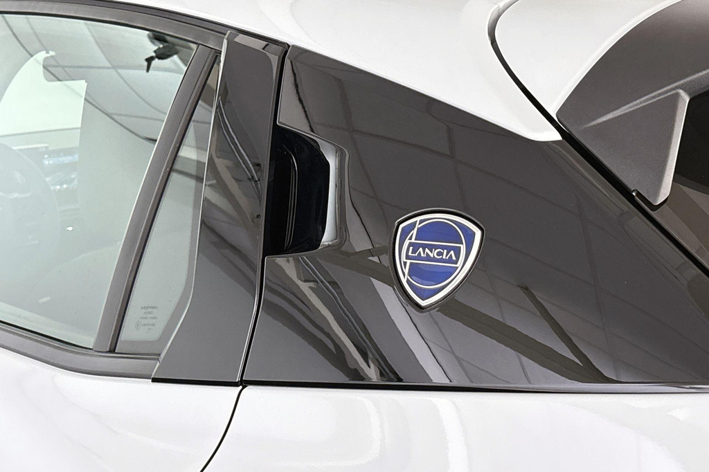 Lancia Ypsilon (HXF18L) met abonnement