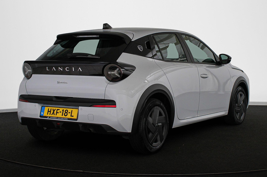 Lancia Ypsilon (HXF18L) met abonnement