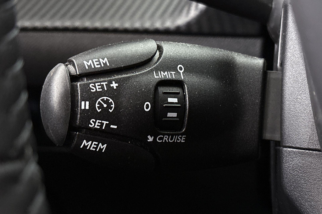 Peugeot e-208 (Z480PX) met abonnement