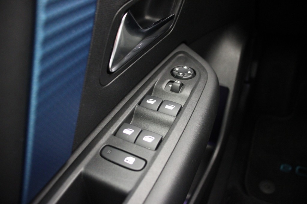 Citroën Ë-C4 (T863NX) met abonnement
