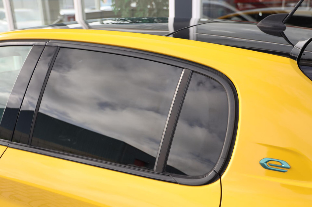 Peugeot e-208 (S582FL) met abonnement