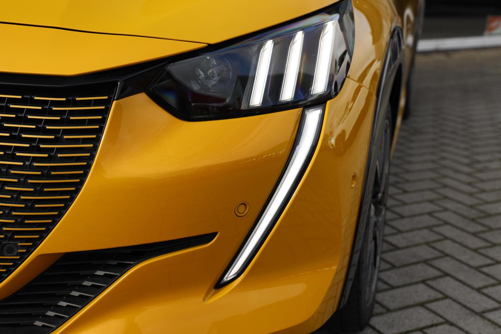 Peugeot e-208 (S582FL) met abonnement