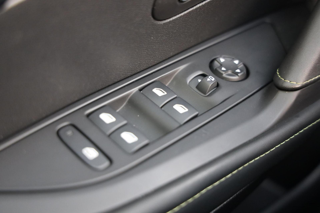 Peugeot e-208 (S582FL) met abonnement