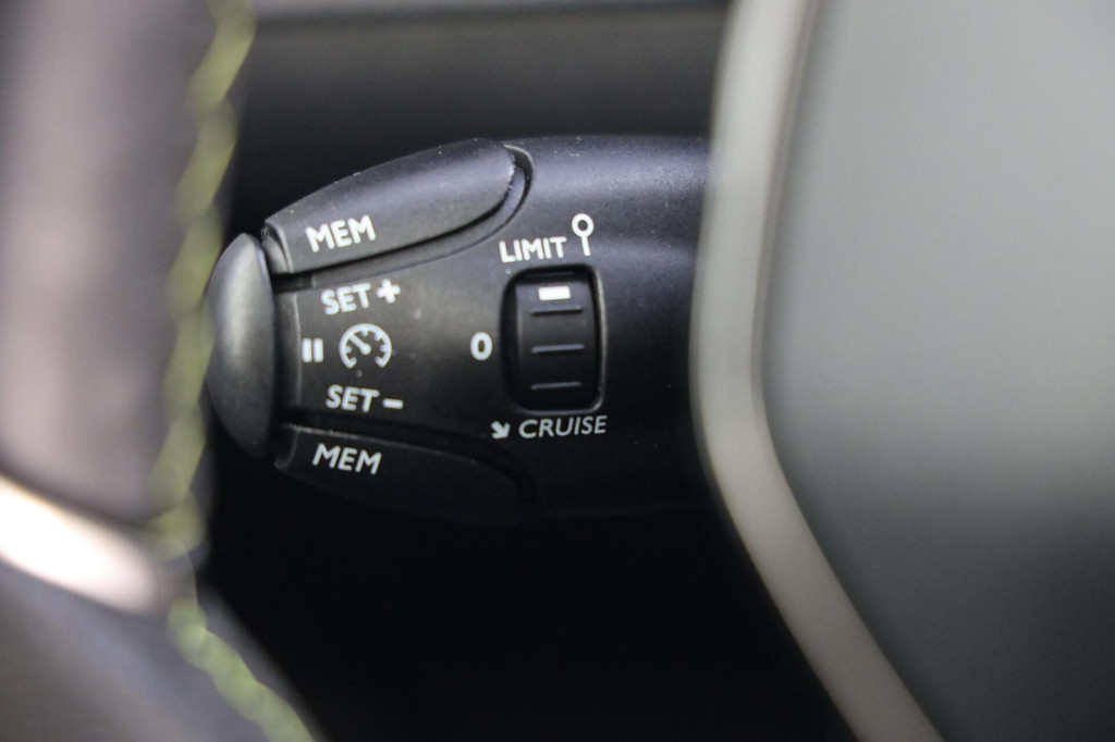 Peugeot e-208 (S582FL) met abonnement