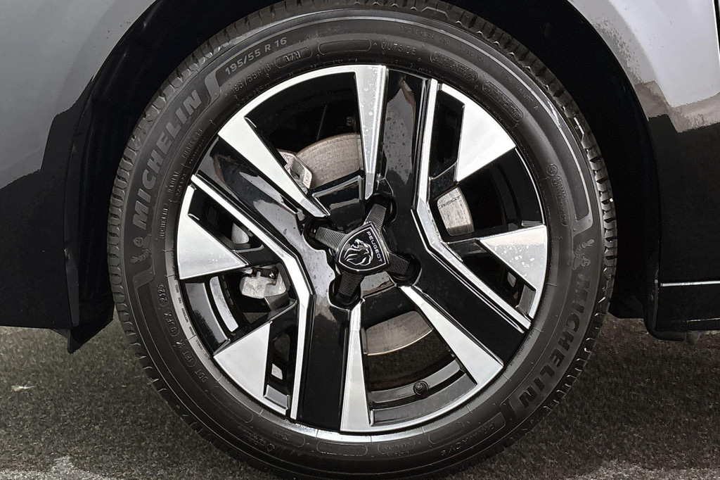 Peugeot 208 (HRV77P) met abonnement