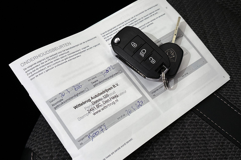 Peugeot 208 (HRV77P) met abonnement