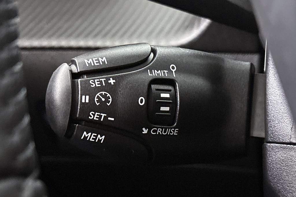 Peugeot 208 (HRV77P) met abonnement