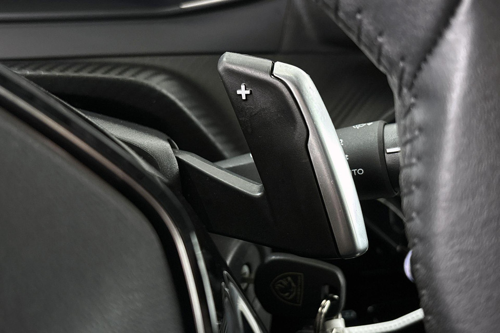 Peugeot 208 (HRV77P) met abonnement