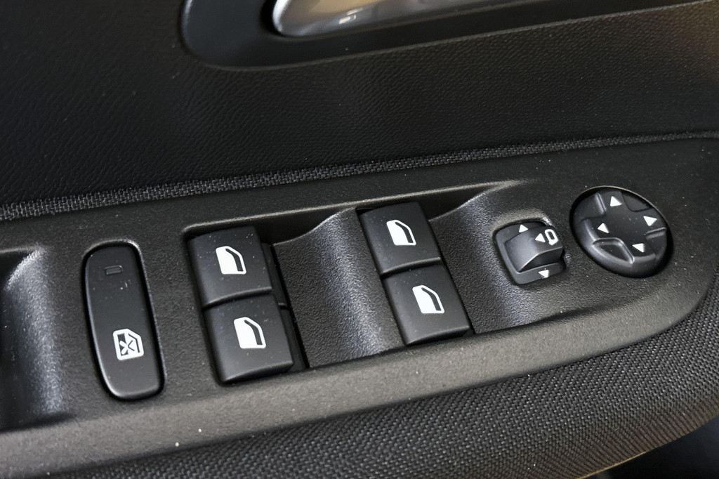 Peugeot e-208 (P964SB) met abonnement